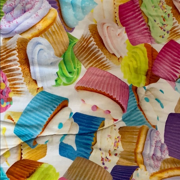 Barely used twin cupcake blanket - Picture 1 of 1